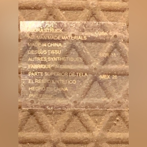 Kenneth Cole Reaction | NWOB Audra Struck Sand Fringe T-Strap Sandal 6 - Picture 15 of 17